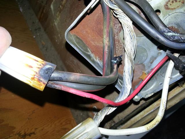 118:  We pulled the wall oven out and found this gem. Fifty amps of automatic house fire starter. A startling reminder that aluminum and copper do not play nicely together. We are extremely fortunate not to have burned down the house any time we cooked dinner.