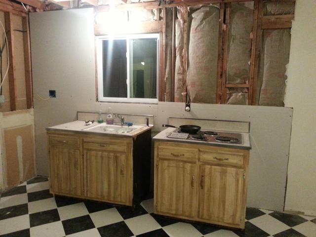 136:  We temporarily replaced the old sink and cooktop to have a semi functional kitchen while the reno continues.